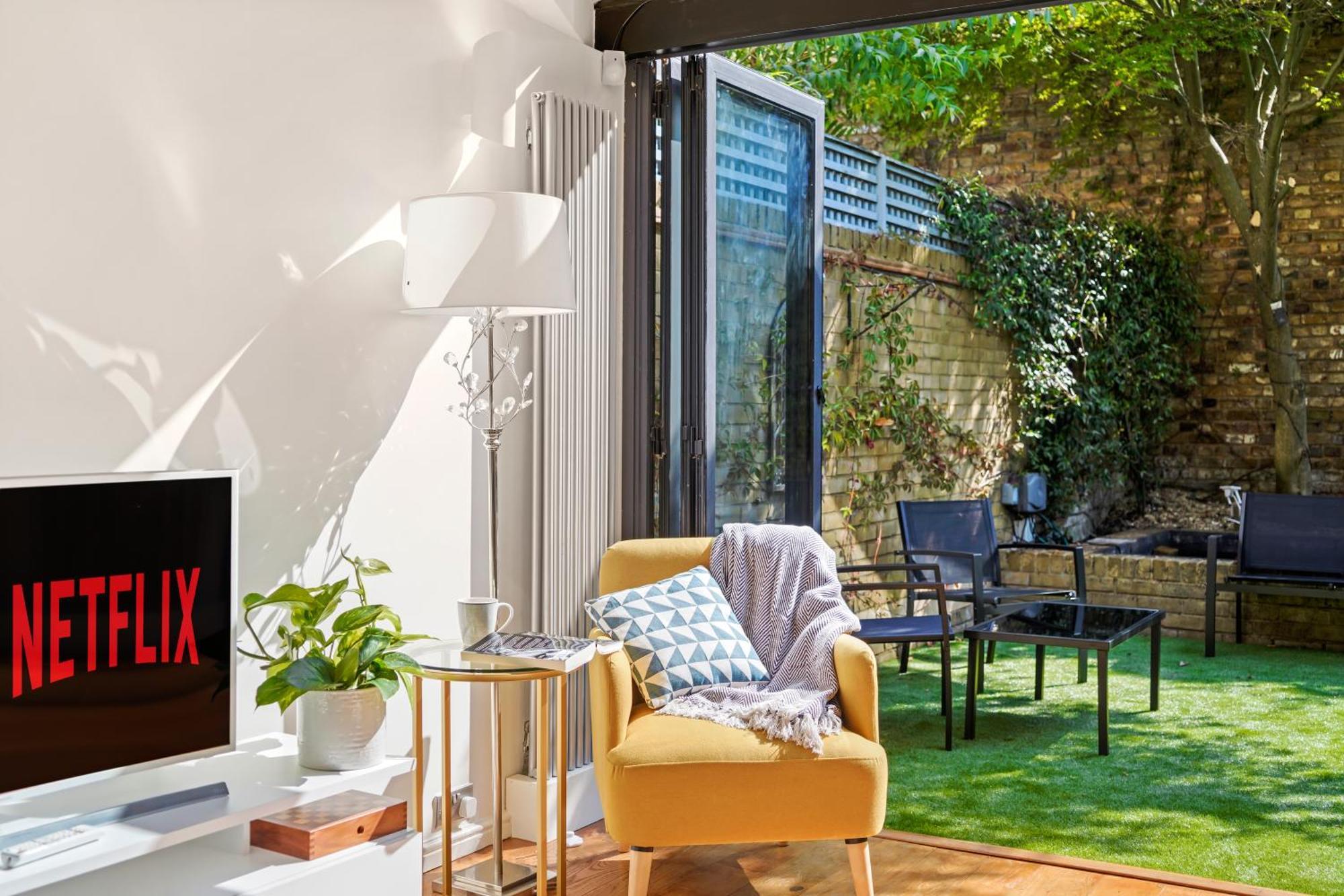 3 Bedroom Mews Home - Clapham Common - Free Private Parking - Sleeps 5 - Newly Refurbished - Sweetpea & Pillow Properties Londyn Zewnętrze zdjęcie