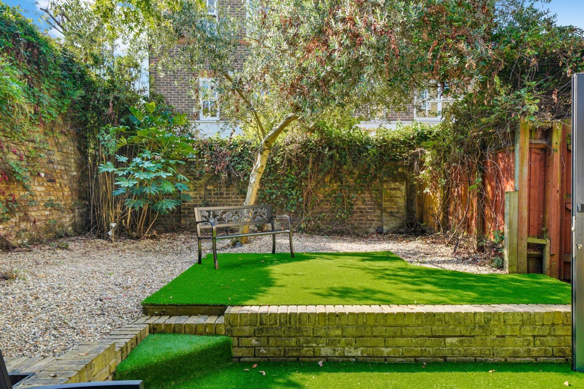 3 Bedroom Mews Home - Clapham Common - Free Private Parking - Sleeps 5 - Newly Refurbished - Sweetpea & Pillow Properties Londyn Zewnętrze zdjęcie