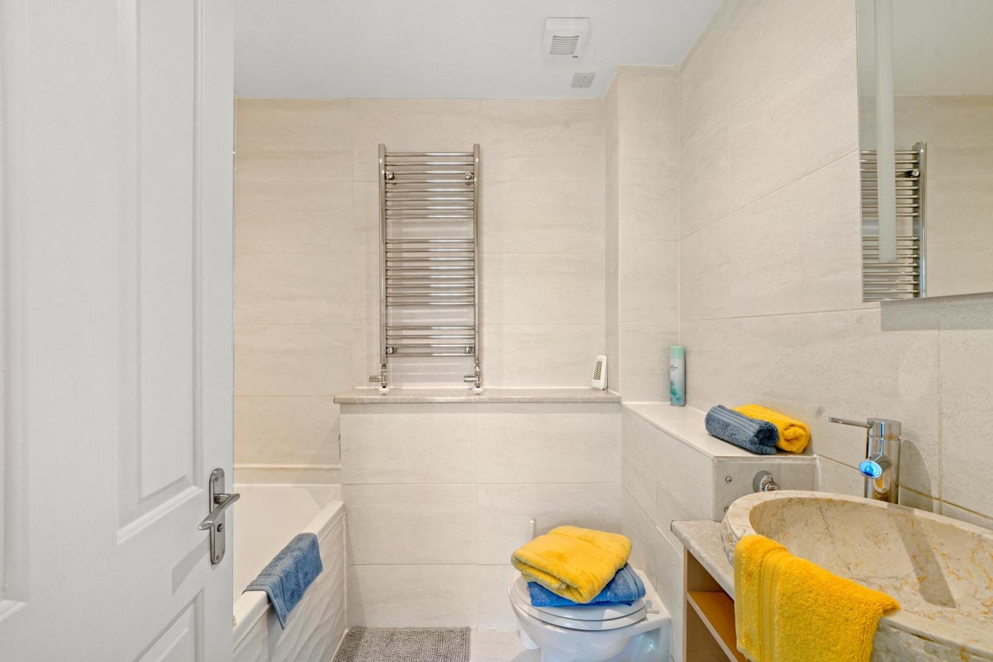 3 Bedroom Mews Home - Clapham Common - Free Private Parking - Sleeps 5 - Newly Refurbished - Sweetpea & Pillow Properties Londyn Zewnętrze zdjęcie