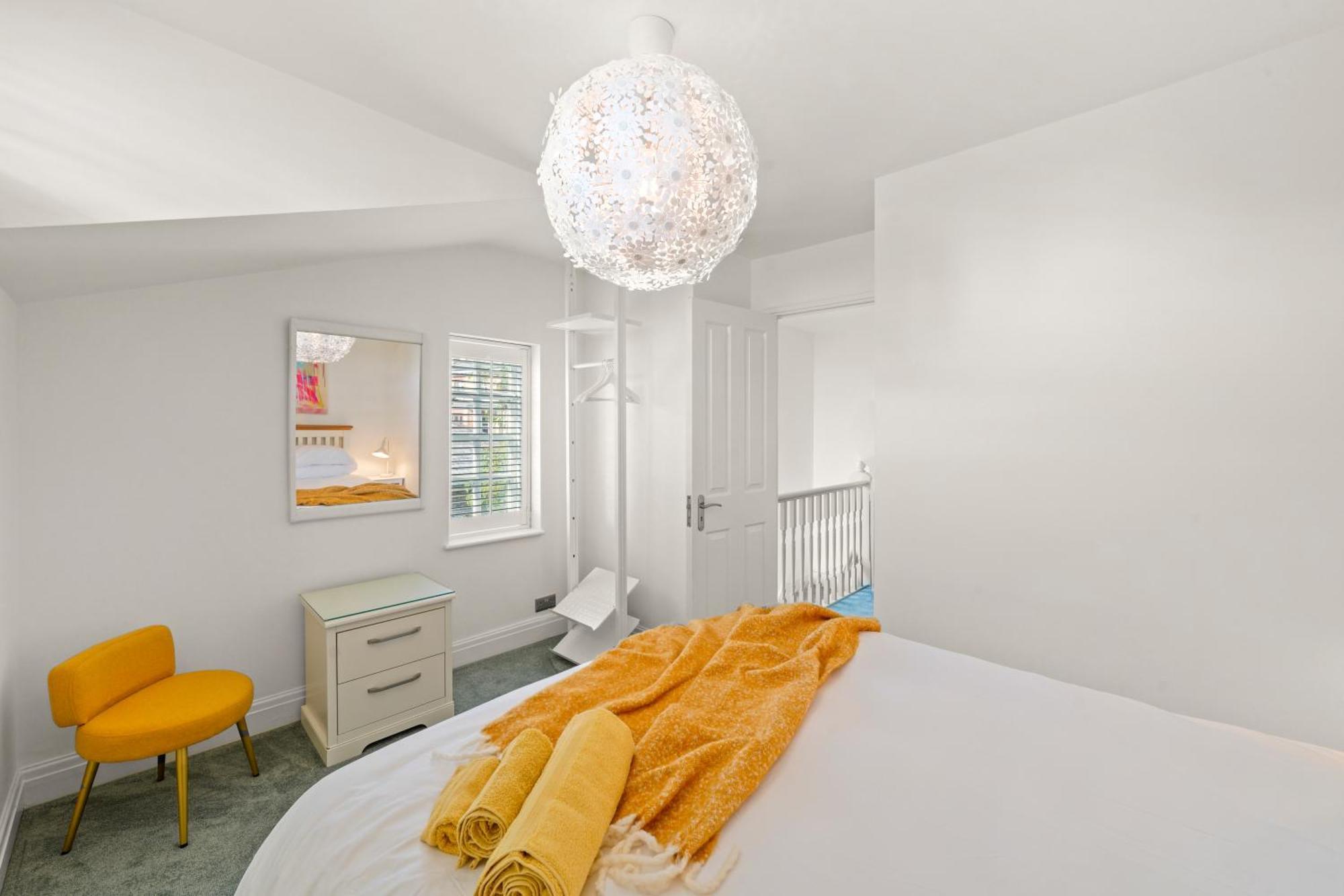 3 Bedroom Mews Home - Clapham Common - Free Private Parking - Sleeps 5 - Newly Refurbished - Sweetpea & Pillow Properties Londyn Zewnętrze zdjęcie