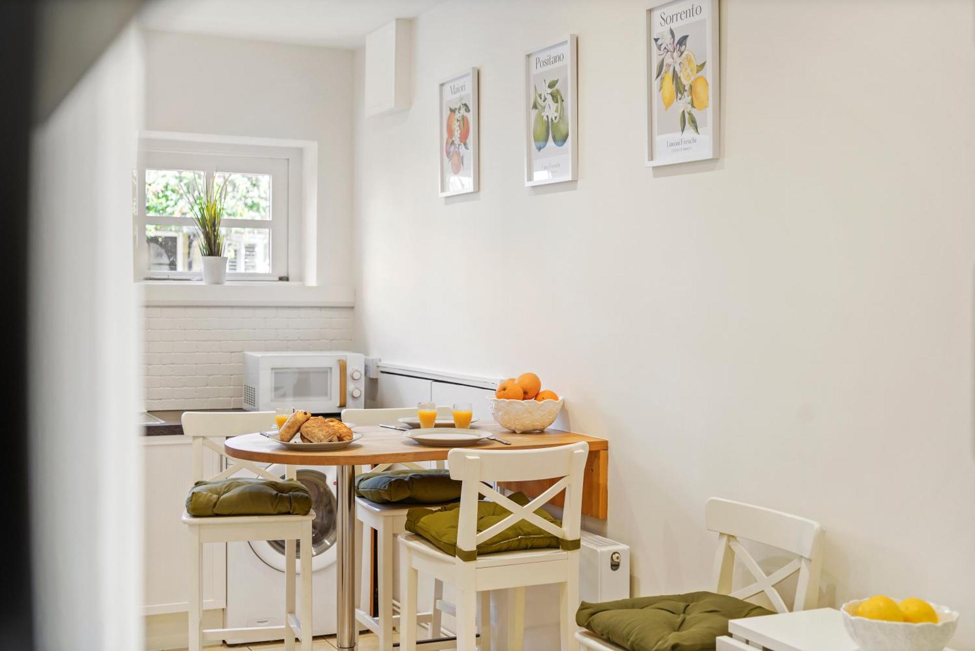 3 Bedroom Mews Home - Clapham Common - Free Private Parking - Sleeps 5 - Newly Refurbished - Sweetpea & Pillow Properties Londyn Zewnętrze zdjęcie