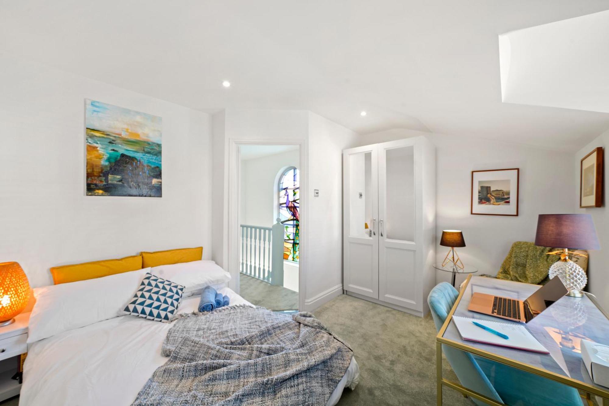 3 Bedroom Mews Home - Clapham Common - Free Private Parking - Sleeps 5 - Newly Refurbished - Sweetpea & Pillow Properties Londyn Zewnętrze zdjęcie