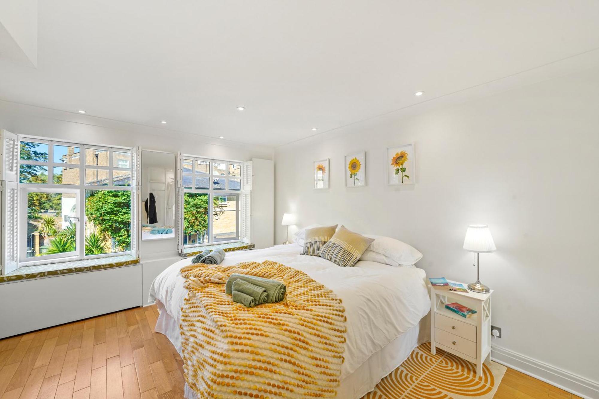 3 Bedroom Mews Home - Clapham Common - Free Private Parking - Sleeps 5 - Newly Refurbished - Sweetpea & Pillow Properties Londyn Zewnętrze zdjęcie
